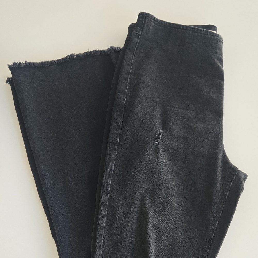 Tinsletown elastic waste Black Stretch With Flair Leg And Worn Knees